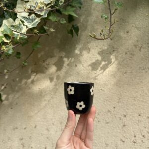 Tasse à expresso - fleurs noires